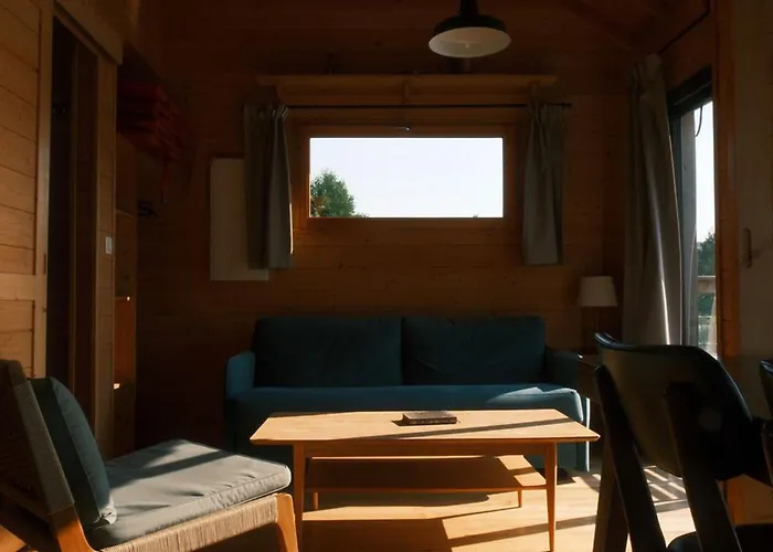 Campsite Flottante Avec Terrasse Pour 4 Pers. A - Api-1-52-1739 Beauchamps (Somme)